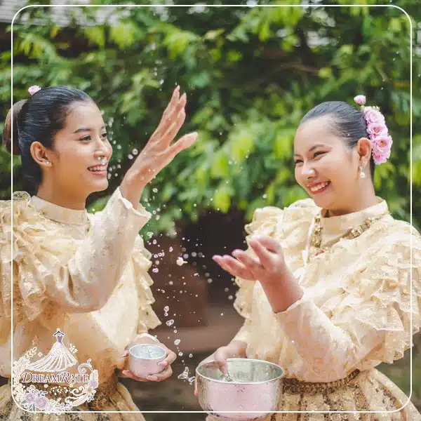 ชุดไทยกับวันสงกรานต์